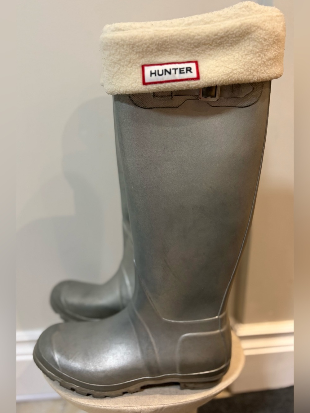 HUNTER Women’s Original Tall Silver Boots (US 7) with Branded Socks (L)